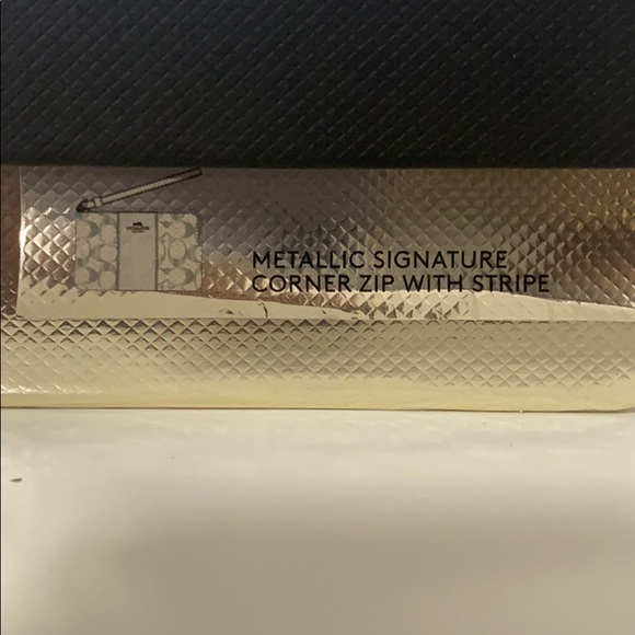 Gold COACH wallet - Picture 4 of 6